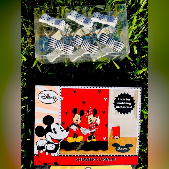 Disney Mickey & Minnie Shower Curtain with bow hooks included - Picture 4 of 4